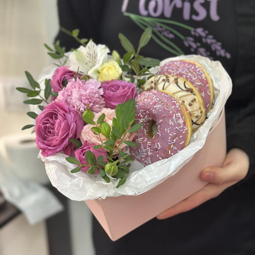 Цветы микс с пончиками