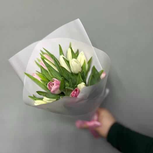 Тюльпаны белые и розовые по 15 шт