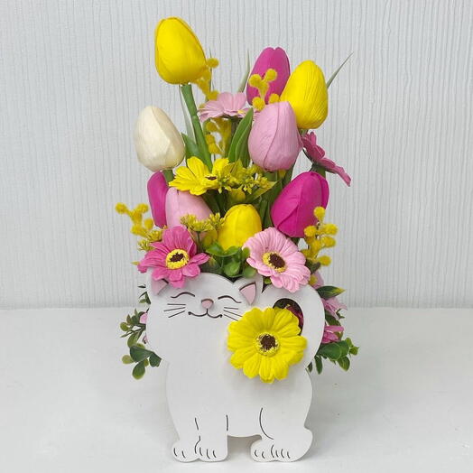 Кашпо с герберами из мыла Котенок