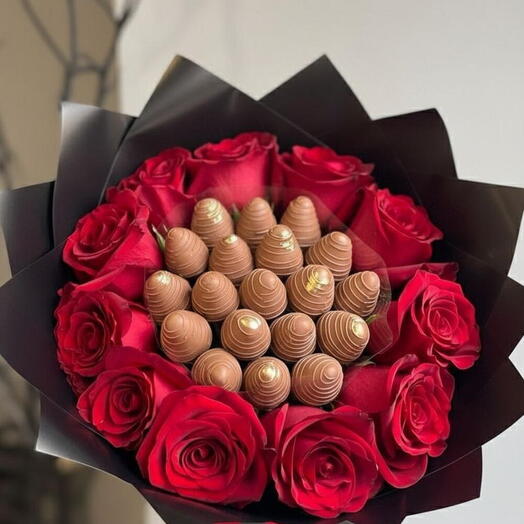 Royal Chocolate Berry Rose Bouquet