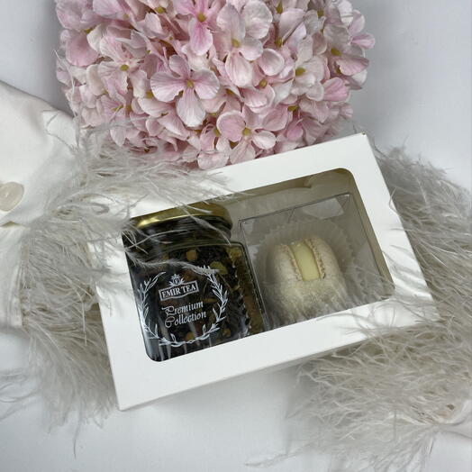 Подарочный набор Нежная свежесть из чая и макарунса