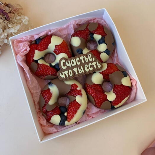 Ягоды в шоколаде в форме🍩