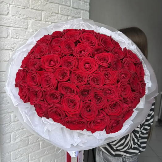 55 красных ароматных роз Red Naomi