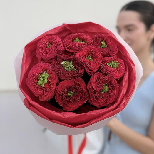 Шикарный букет роз в оформлении🌹