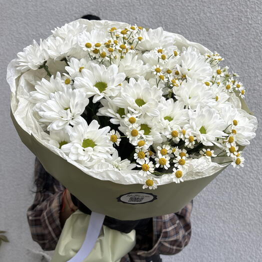 Букет с хризантемой и танацетумом