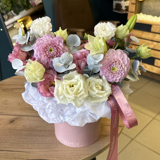 Милая коробка с цветами 🌸🩷🤍