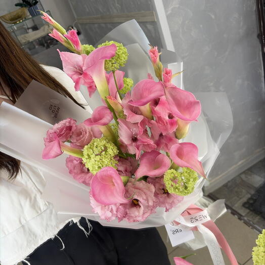 Букет в розовых оттенках от XOFLOWERS