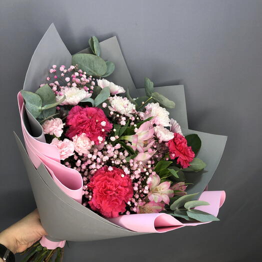 Букетс малиновыми диантусами,альстромериями,хризантемой и эвкалиптом🌸☘️🩷