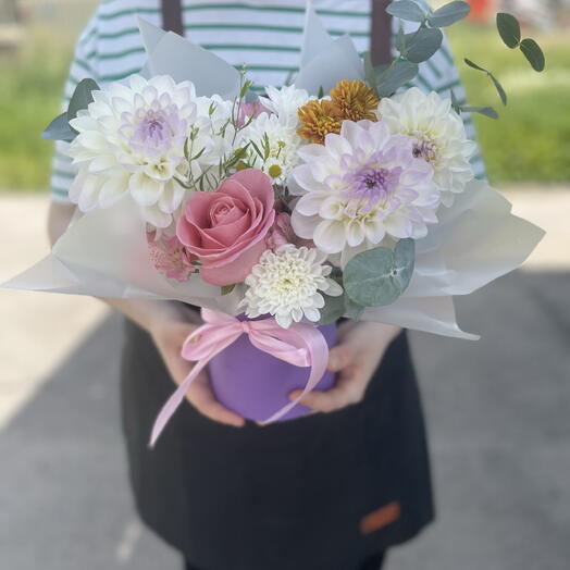 Композиция с георгинами
