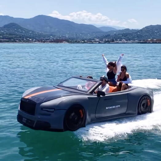 Батуми: прокат водной машины Rolls Royce