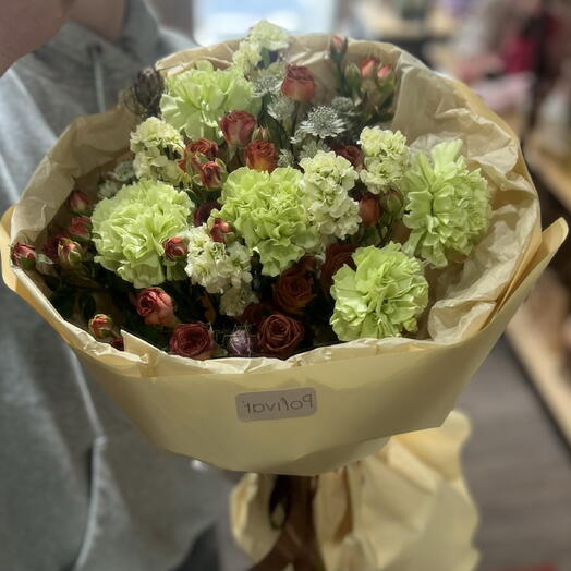 Букет с карамельной кустовой розой / для мамы / для любимой / для сестры / для бабушки дофамин