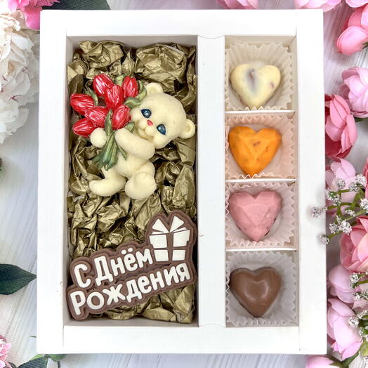 Шоколадный набор "С Днём рождения": Мишка с тюльпанами, шоколадка-надпись и 4 конфеты ручной работы