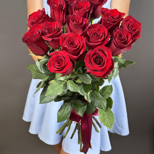 Красные розы 15 шт