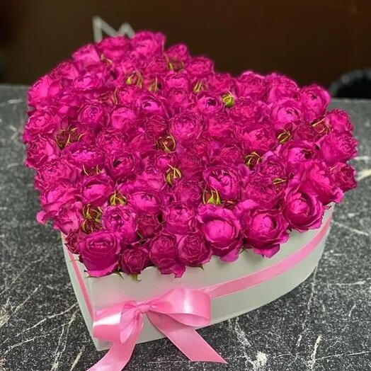 Коробка Сердце с кустовыми пионовидными розами