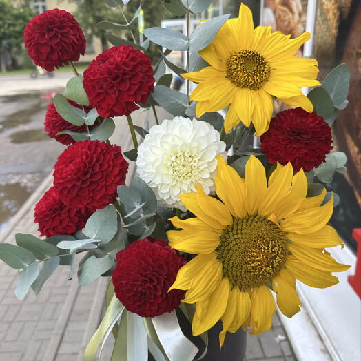 Композиция с георгинами и подсолнухами😻️