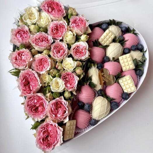 Клубника в шоколаде и розы Шанс