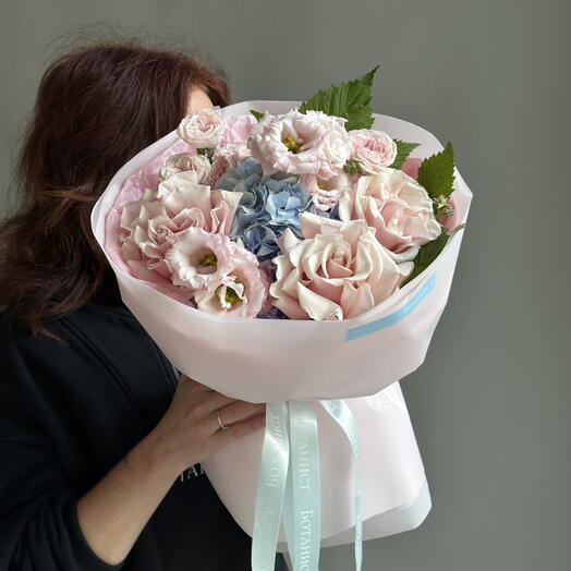 Букет гортензия, роза, эустома, роза кустовая
