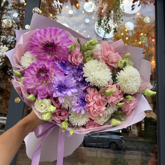 Авторский букет с георгинами,хризантемой,эустомой и диантусами 💖