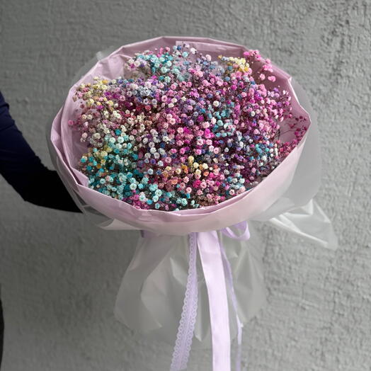 Букет яркий цветная гипсофила + подарок от Vivienne Sabo — румяна MACARON