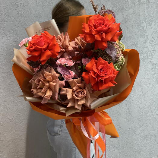 Дофаминовый букет из роз, седума, диантуса, кустовой розы и малины 💚