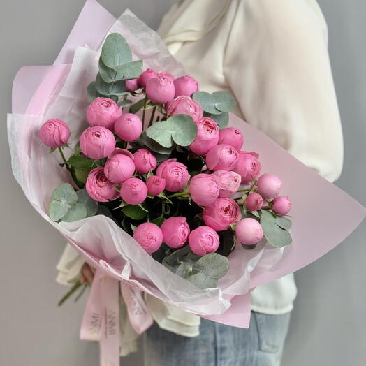 Букет из 7 веток кустовых пионовидных роз