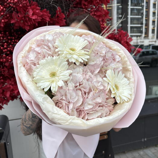 Букет с нежно розовой гортензией и герберами 🌸🌸🌸