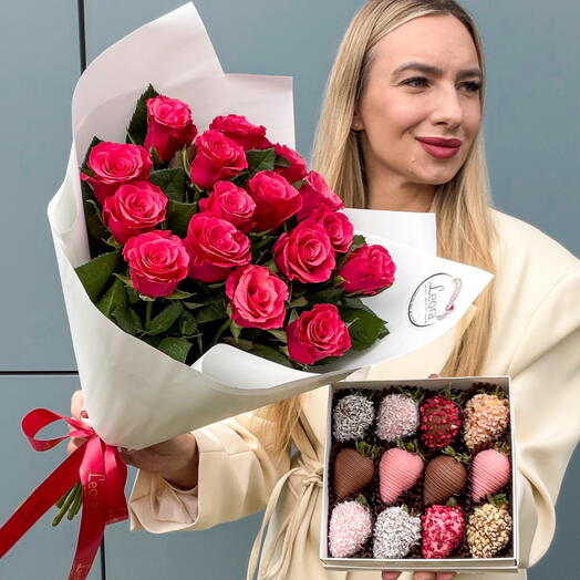 Подарочный набор. Красные розы и Клубника в шоколаде 780
