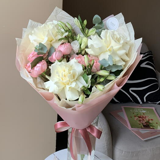 Букет «Нежное утро» с французскими розами и альстромериями🌸