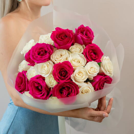 Белые и розовые розы 25шт (60см)