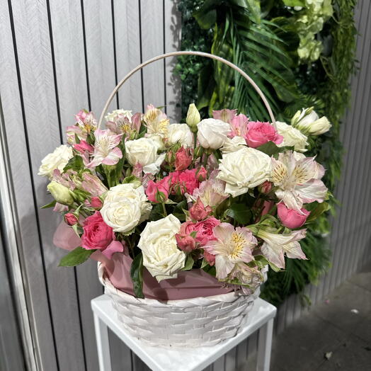 Корзина с кустовой розой и альстромерией🌸26004
