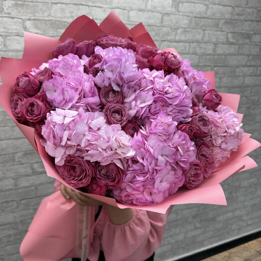 Гортензия и кустовые розы 🥰🥰🥰