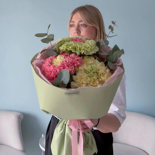 Букет из 21 гвоздики микс с эвкалиптом «Весенний макарон» 🌿🌸 40814