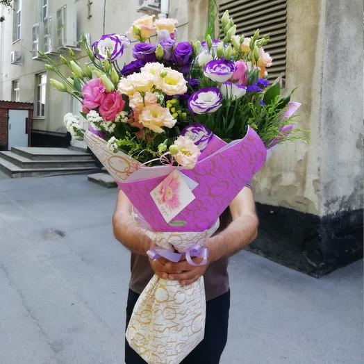 A bunch of Chinese roses