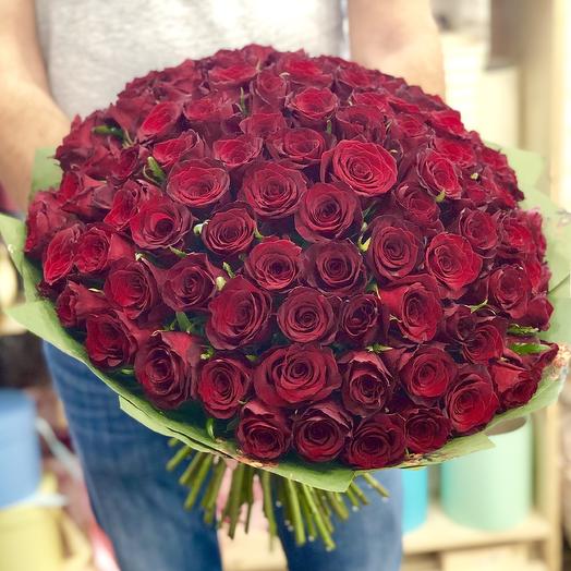 Bouquet of 101 red roses in Kraft