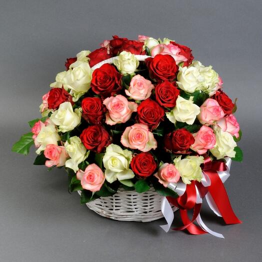 Корзина с розами