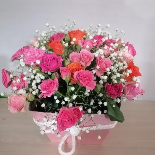 Flores en una Caja (rosas delicadas)