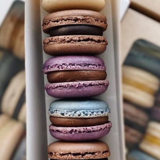 Set of 4 large macarons