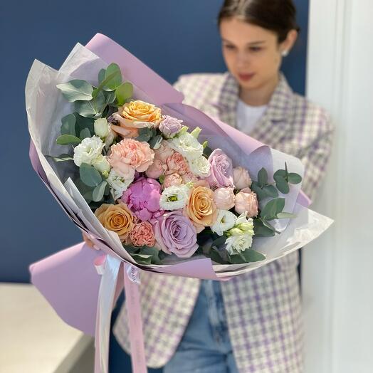Bouquet with roses, eucalyptus and eustoma