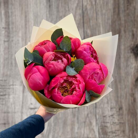 Coral charm peonies 7 pieces with eucalyptus