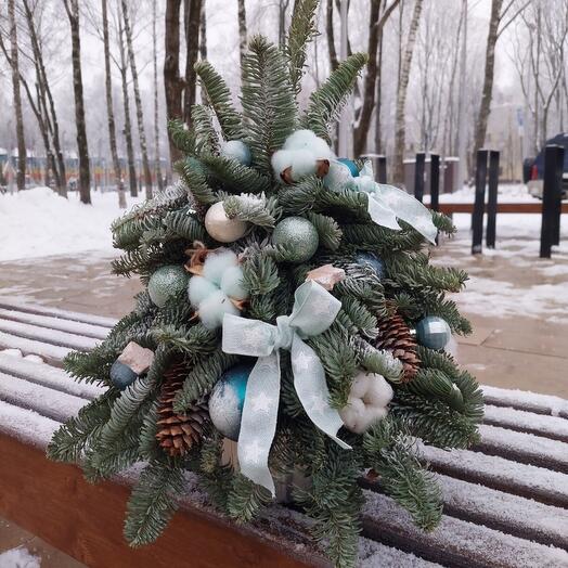 Новогодняя композиция "Елочка" с голубым хлопком