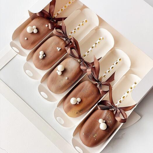 Эскимо на палочке в молочном шоколаде