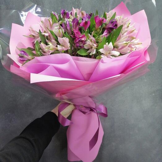 A mix of 11 alstroemeria in pink format