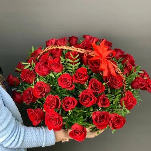Корзинка с 51 розой