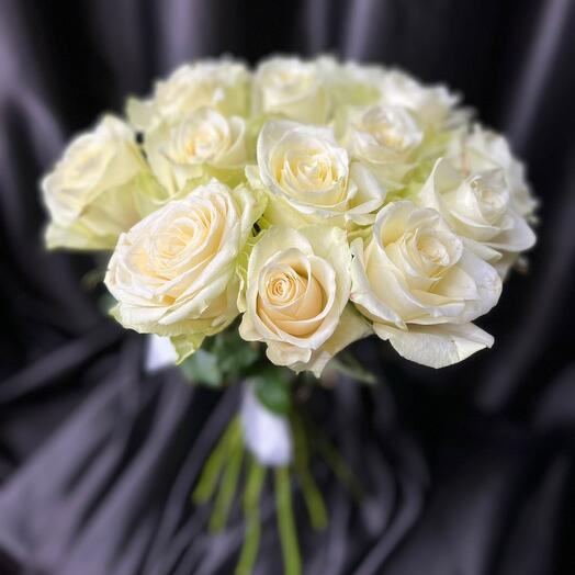 White roses 15pcs