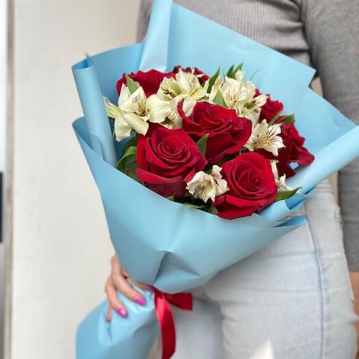 Bouquet of red roses and alstroemeria