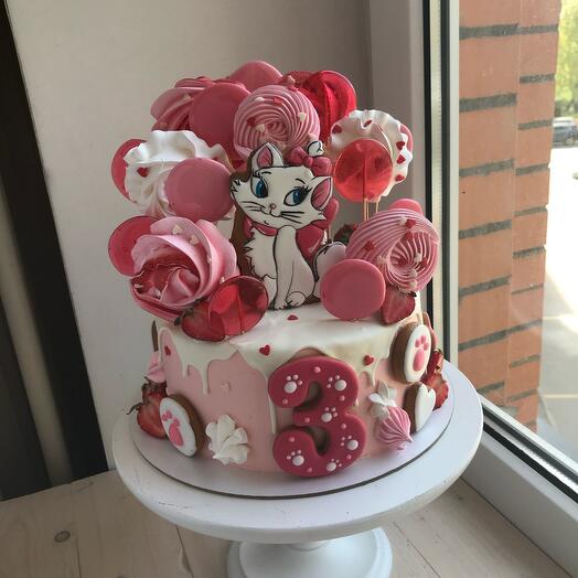 Cake with meringue, lollipops and gingerbread decor