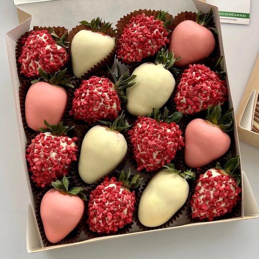 Chocolate-covered strawberries in a box