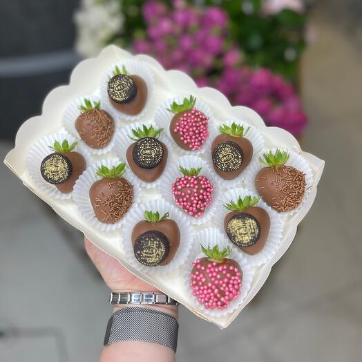 Клубника в Молочном Шоколаде  Callebaut с Орео