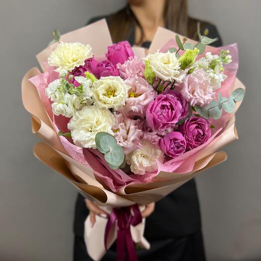 St bouquet 94 из кустовых роз, маттиолы и эустомы