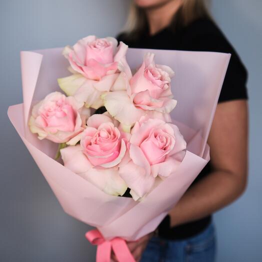 Bouquet of pink French roses